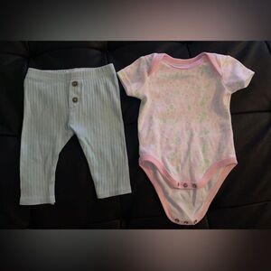 ❤️❤️ Bunny Short Sleeve Onsie and Blue Pants